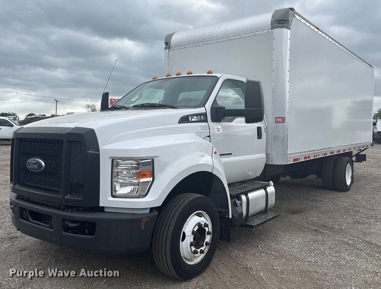 2017 Ford F650 Super Duty box truck - EG5775