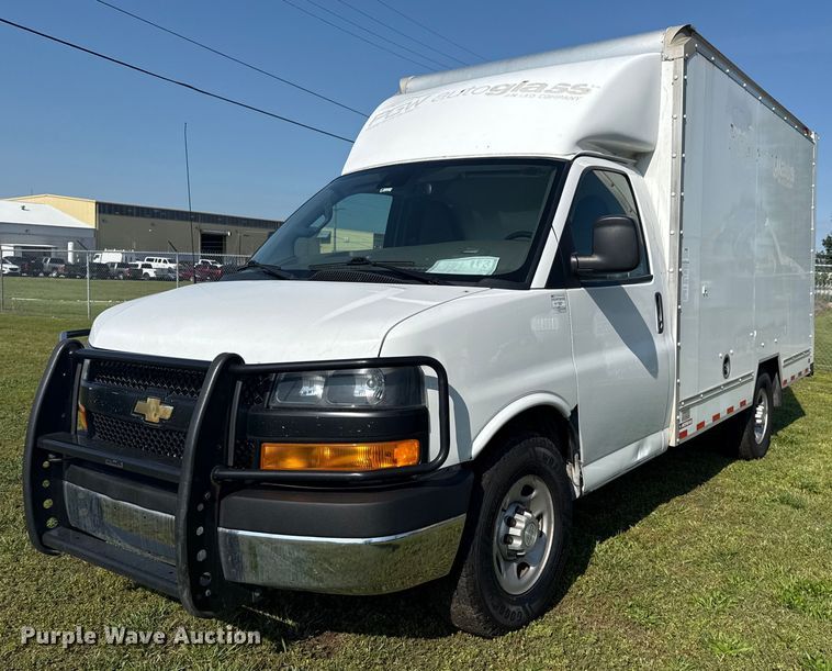 2019 Chevrolet Express 3500 box truck - EG8075