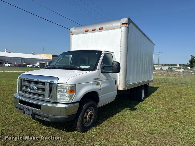 2011 Ford E350 Super Duty box truck - EG8076