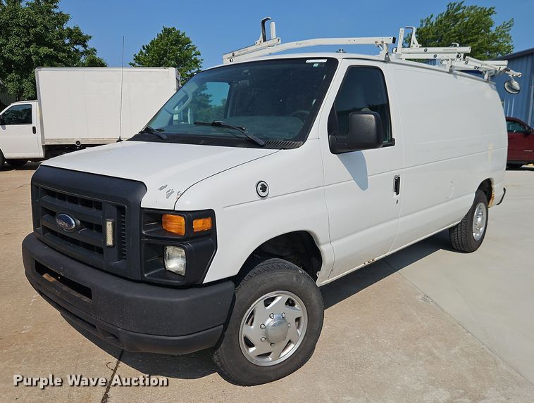 2013 Ford E150 utility van - EJ0075