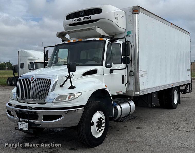 2018 International 4300 SBA refrigerated truck - EJ4683