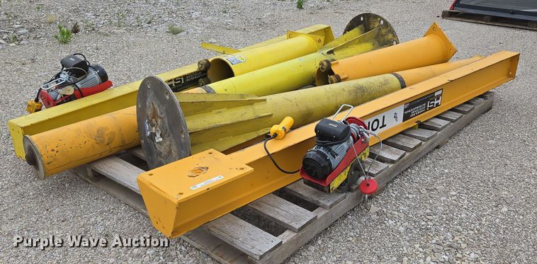 (2) handling systems international hoist - EN3810