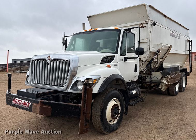 2011 International 7400 ration delivery truck - EQ4905