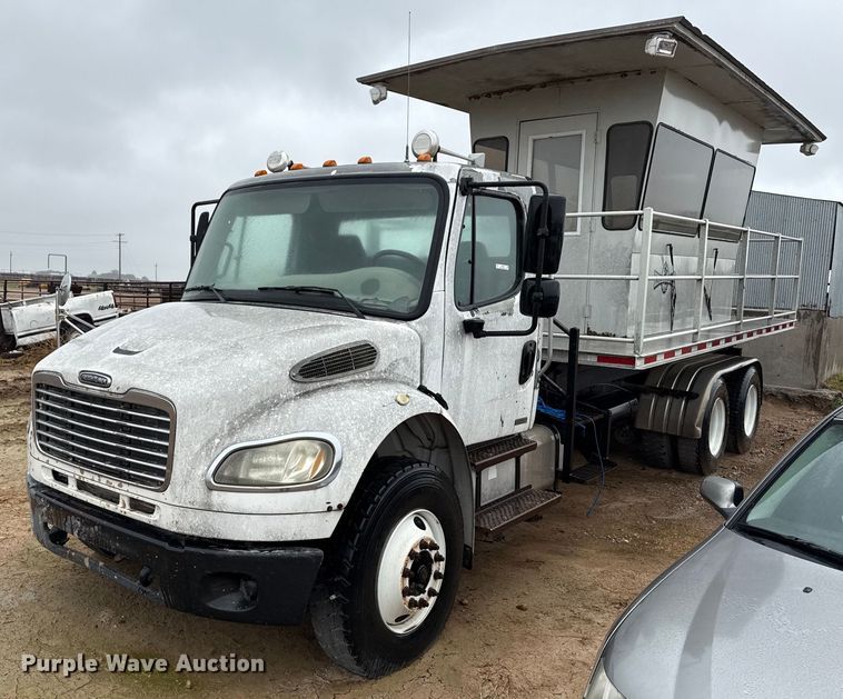 2006 Freightliner Business Class M2 flatbed truck - EQ4906