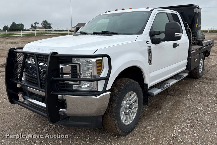 2019 Ford F350 Super Duty  SuperCab bale bed pickup truck - EQ4928