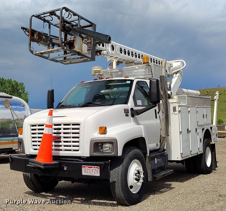 2009 GMC C8500 cable placer bucket truck - DP4985