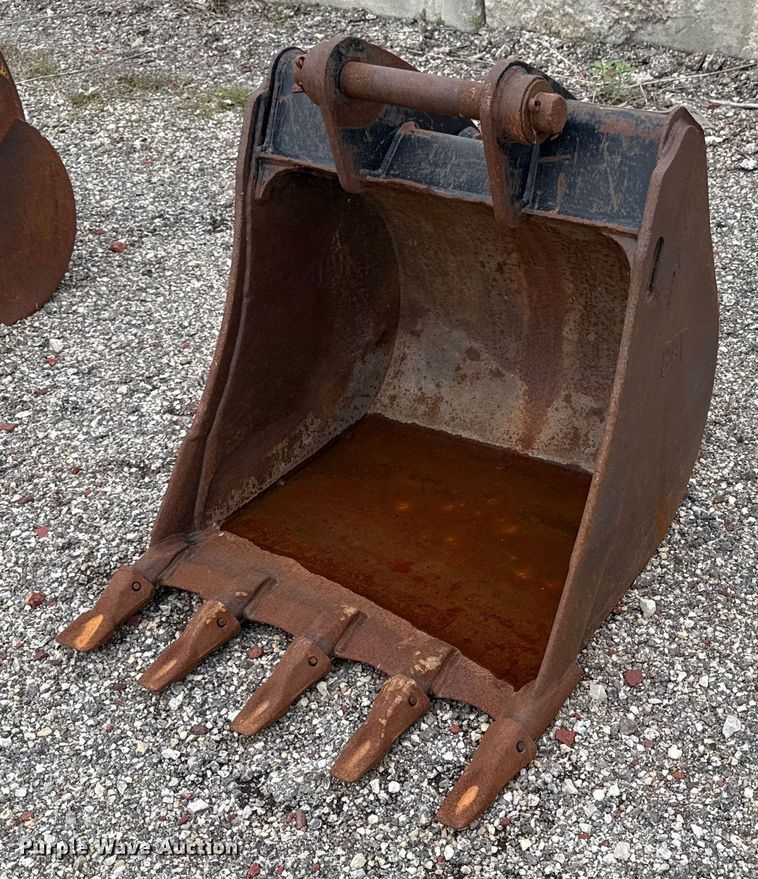 (3) Caterpillar buckets - DR2826