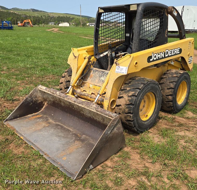 2004 John Deere 250 Series ll skid steer loader - DT7195