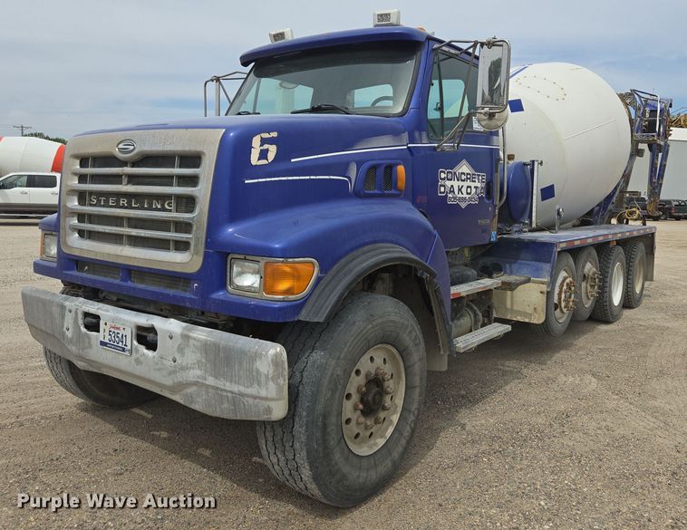2004 Sterling LT9500 ready mix truck - DT7203