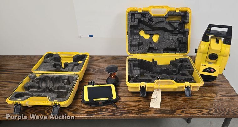 Leica Total Station surveying equipment - DU7798
