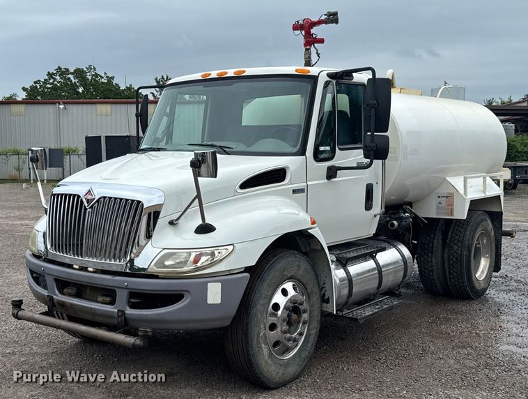 2012 International 4300 water truck - DU9814