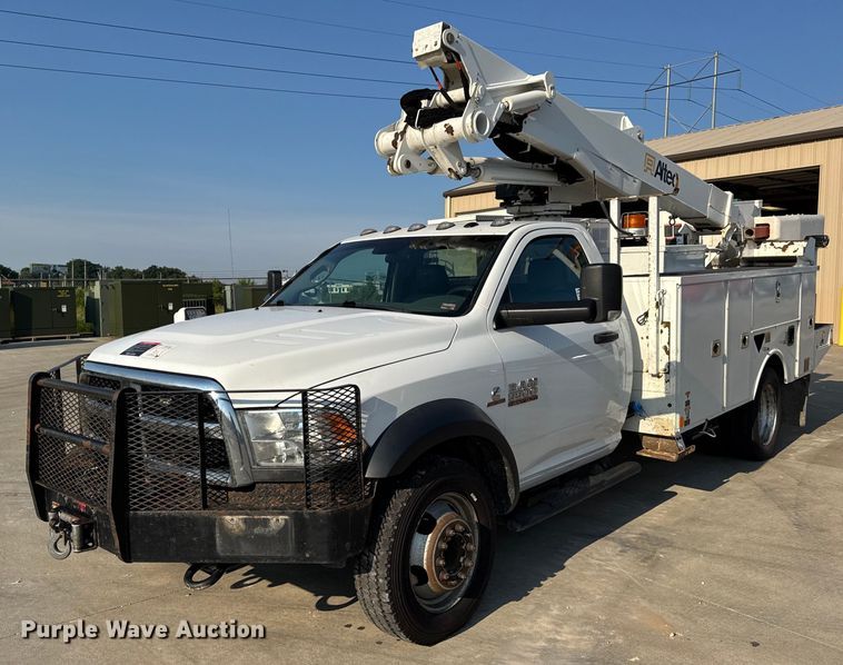 2018 Dodge Ram 5500HD bucket truck - DV4170