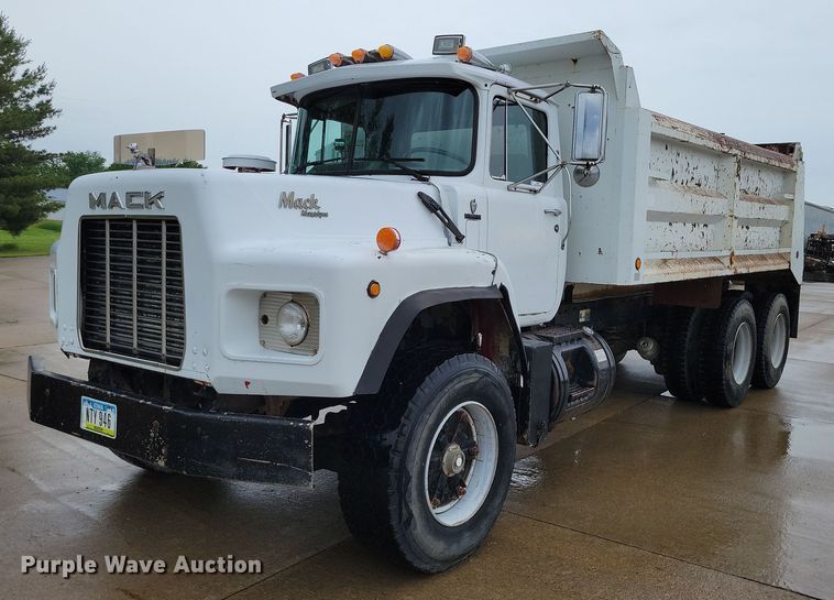 1990 Mack RB690S dump truck - DX6997