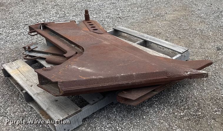 Approximately 4 cable plow blades - DY0064