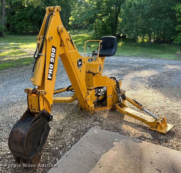 John Deere Pro 900 SSL skid steer backhoe - DY0131