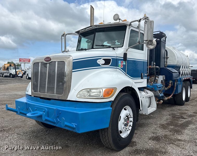 2007 Peterbilt 335 tank truck - EG5894