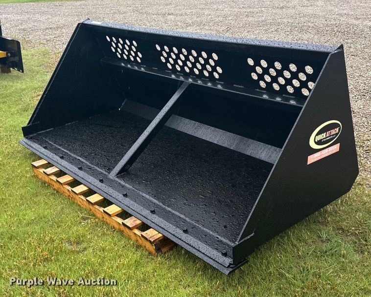 Quick Attach skid steer bucket - EG6547