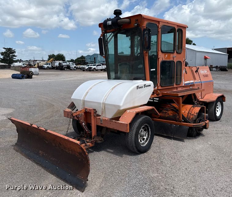 2004 Broce RJ 350 broom - EJ4673