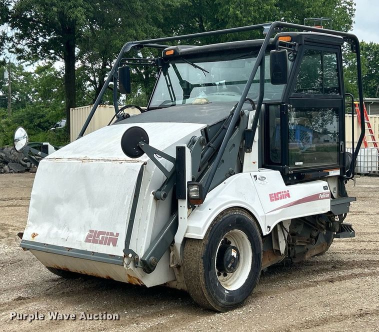 2009 Elgin Pelican NP sweeper - EK8189