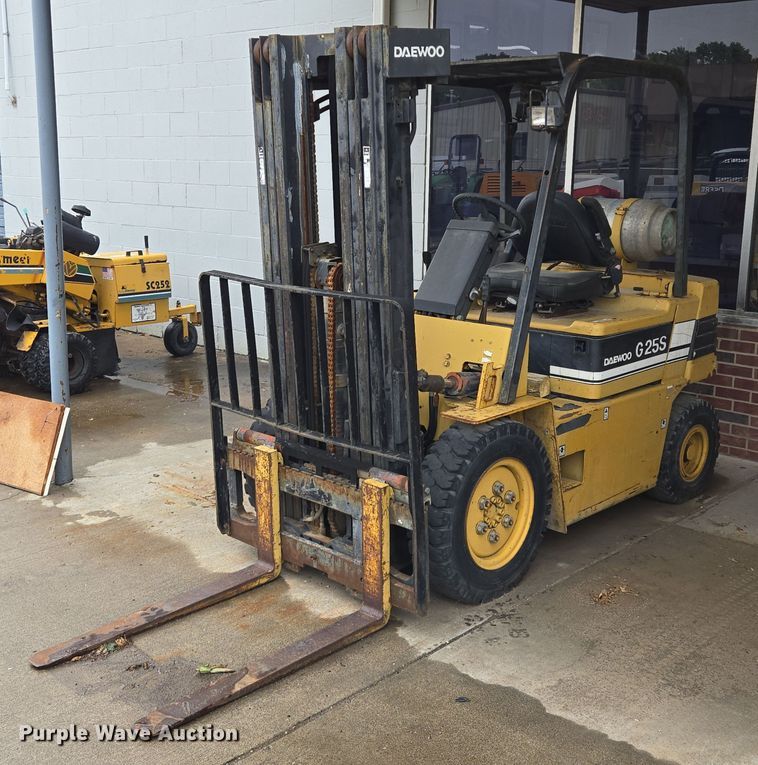 Daewoo G25S forklift - EM7385