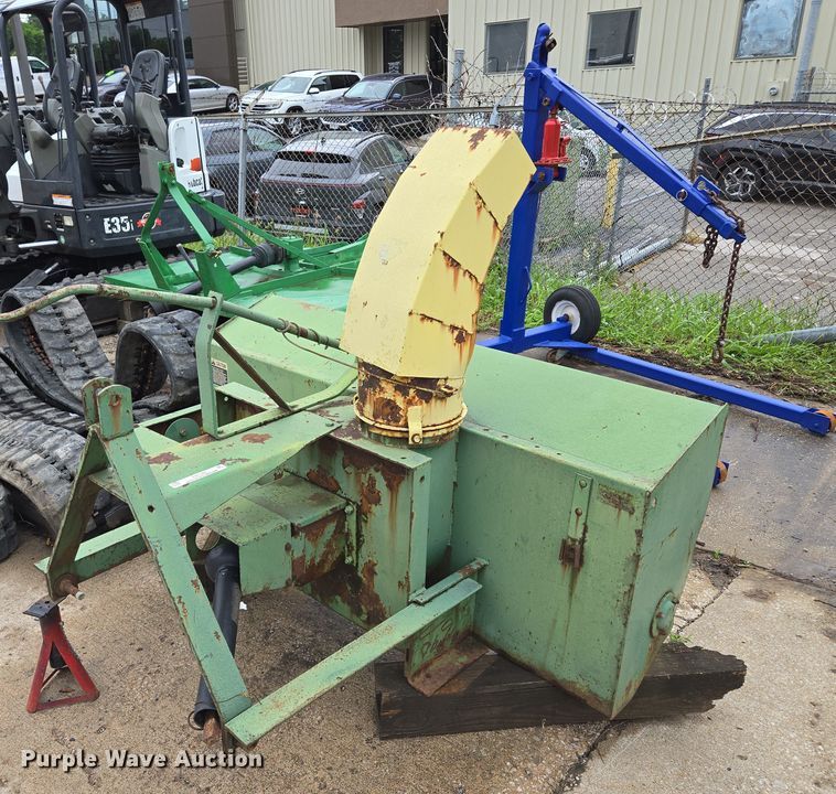 John Deere snow blower - EM7393