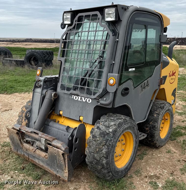 2014 Volvo MC115C skid steer loader - EQ4915