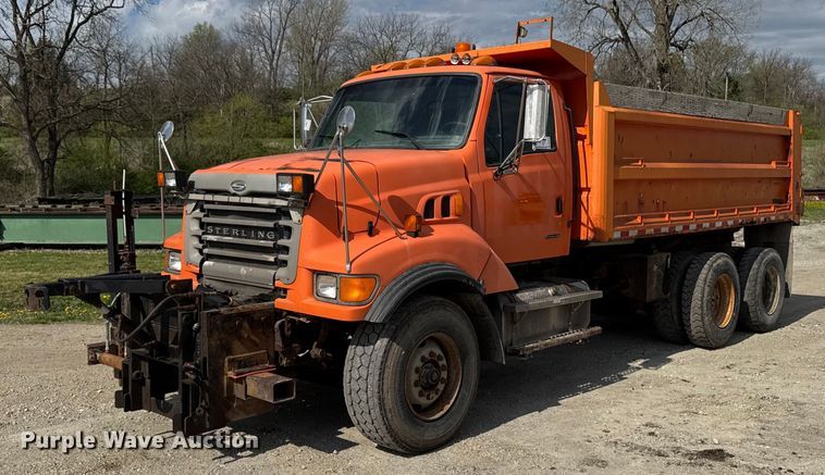 2001 Sterling LT9500 dump truck - DT0732