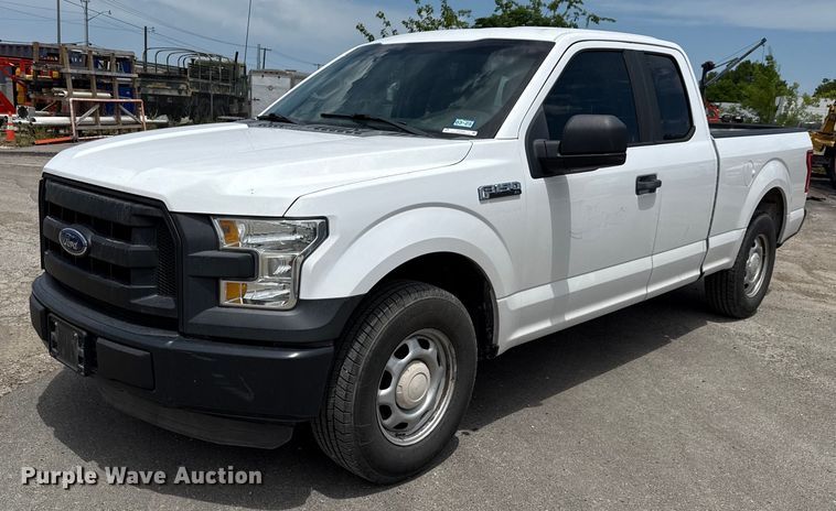 2015 Ford F150 XL SuperCab pickup truck - DX5495