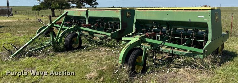 John Deere 9300 grain drill - DZ8506