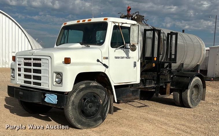 1986 International Harvester 1754 oil distributor truck - EC1400