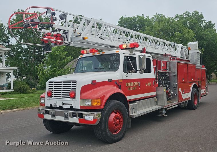 1994 International 4900 ladder fire truck - EF3506