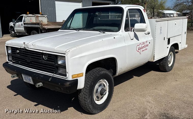 1985 Chevrolet D30 utility bed pickup truck - EG6415