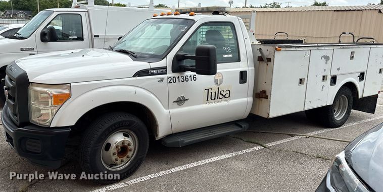 2013 Ford F350 Super Duty XL utility bed pickup truck - EG8520