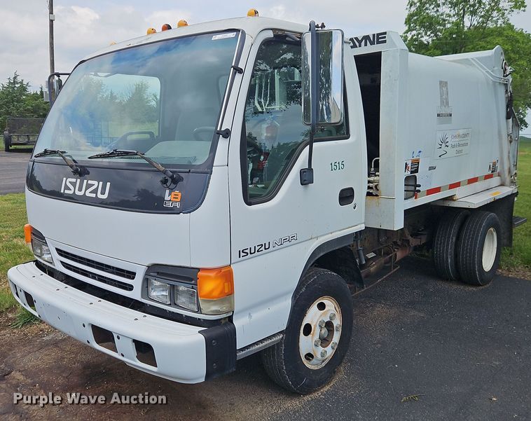 2001 Isuzu NPR/NPR-HD refuse truck - EJ0099