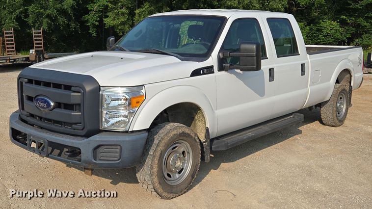 2016 Ford F350 Super Duty XL Crew Cab pickup truck - EM7455