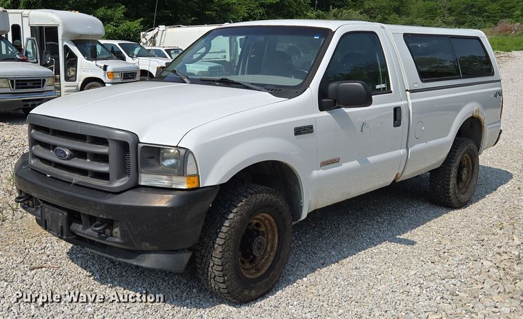 2004 Ford F250 Super Duty XL pickup truck - EM7463