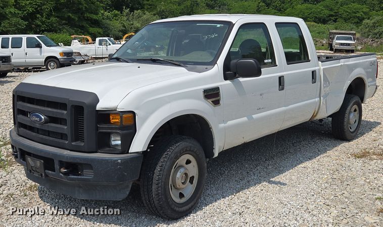 2008 Ford F350 Super Duty XL Crew Cab pickup truck - EM7466