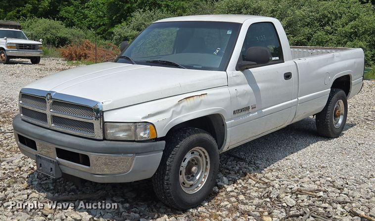 1998 Dodge Ram 2500 pickup truck - EM7468