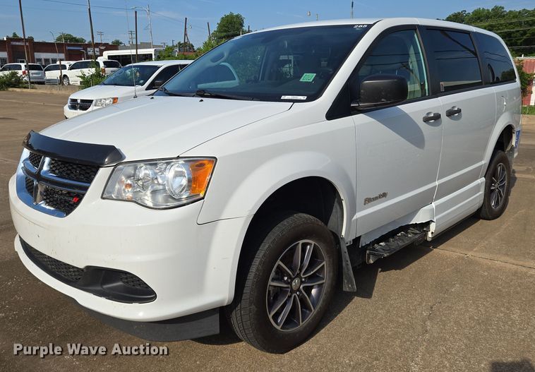 2019 Dodge Grand Caravan  handicap accessible van - EN8069