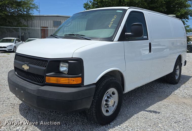 2013 Chevrolet Express 3500 van - EO1048