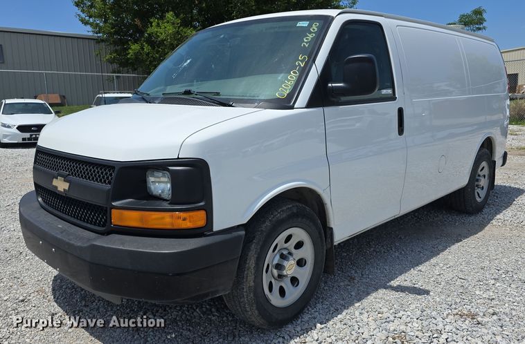 2012 Chevrolet Express 1500 van - EO1050