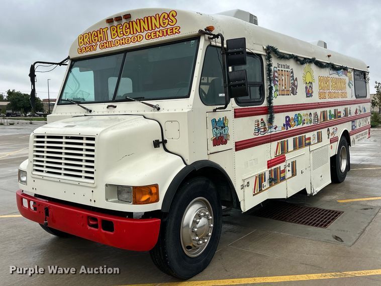 1993 International 3000 school bus - EQ4855