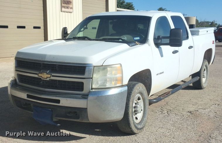 2010 Chevrolet Silverado 2500HD Crew Cab pickup truck - EX9271