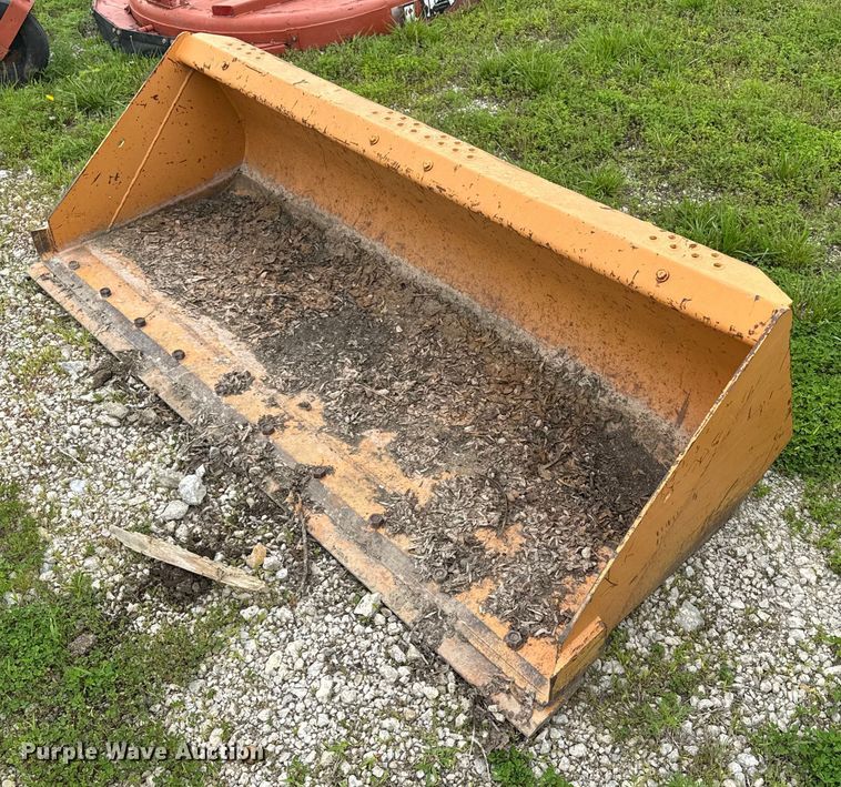 Case skid steer bucket - DU7819