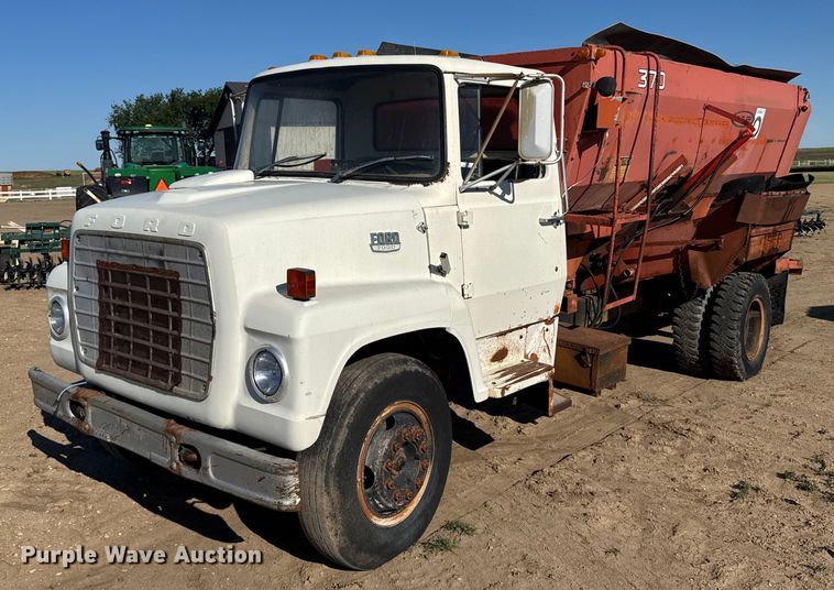 1979 Ford 7000 feed delivery truck - EG6477