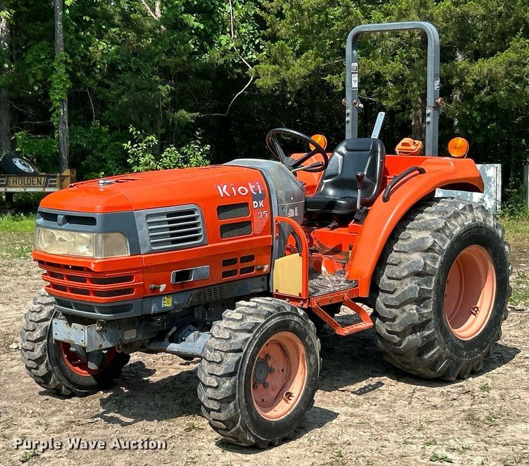 Kioti DK35 MFWD tractor - EK8184