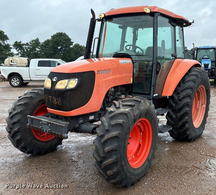 Kubota M108S MFWD tractor - EM2643