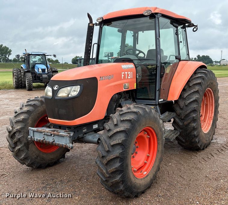 Kubota M108S MFWD tractor - EM2644