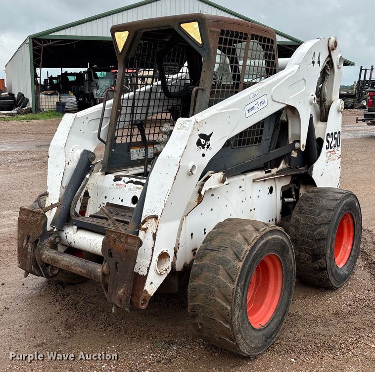 2008 Bobcat S250 skid steer loader - EM2646