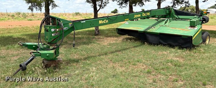 2013 John Deere 946 swather / windrower - EM2648